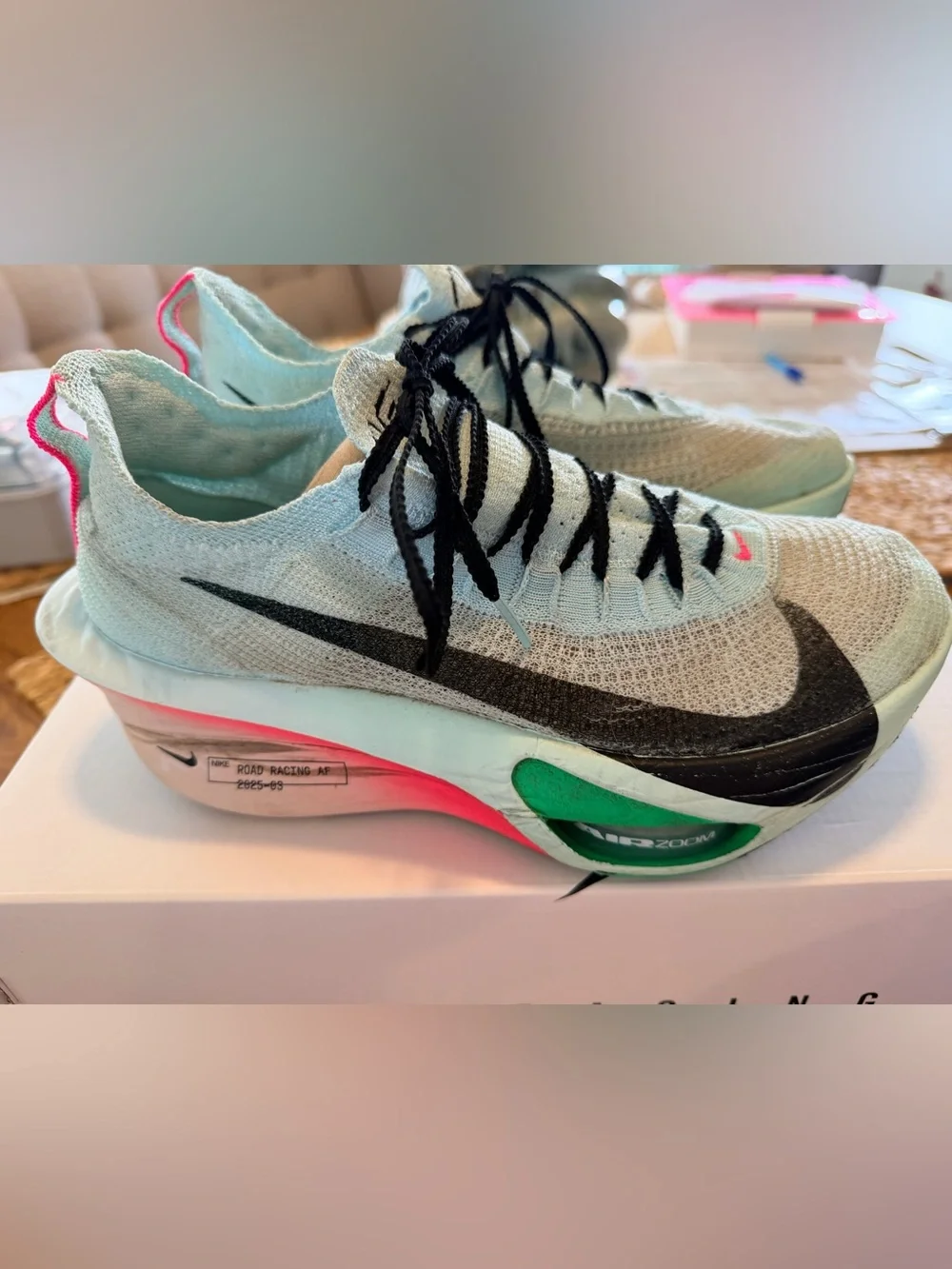 Nike light mint